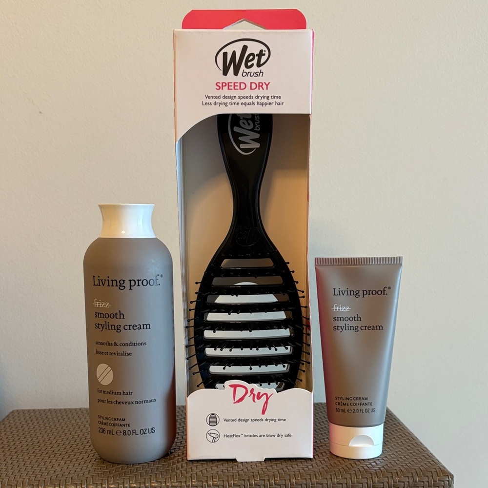Living Proof Frizz Smooth Styling Cream 236ml + 60ml Plus Speed Dry Wet Brush